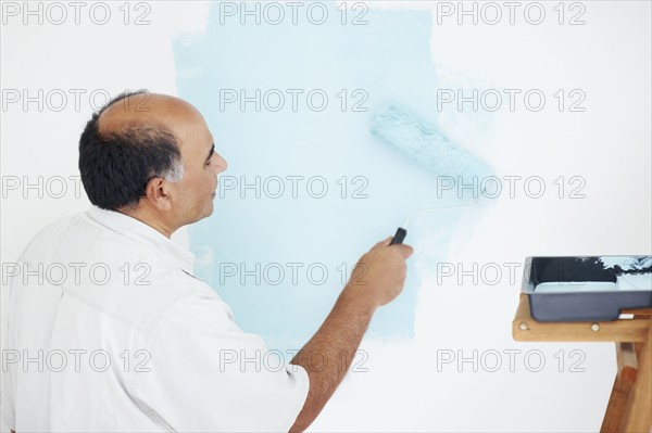 Man painting wall. Photographer: momentimages