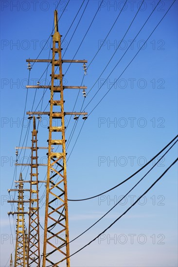 Electrical towers. Photographer: fotog