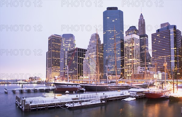 Manhattan seaport at dusk. Photographer: fotog