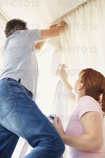 Hanging curtains. Photographer: momentimages