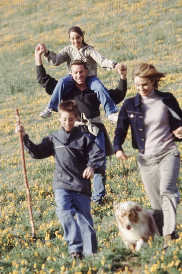 Family hiking. Photographer: Rob Lewine