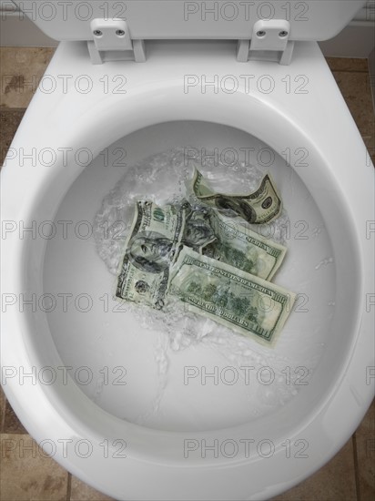 Money down the toilet. Photographer: Mike Kemp