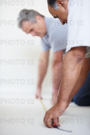 Measuring floor. Photographer: momentimages