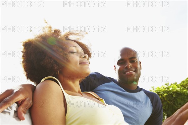 Couple relaxing outside. Photographer: momentimages