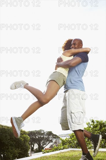 Couple embracing. Photographer: momentimages