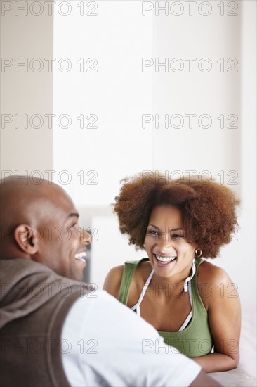 Couple laughing. Photographer: momentimages