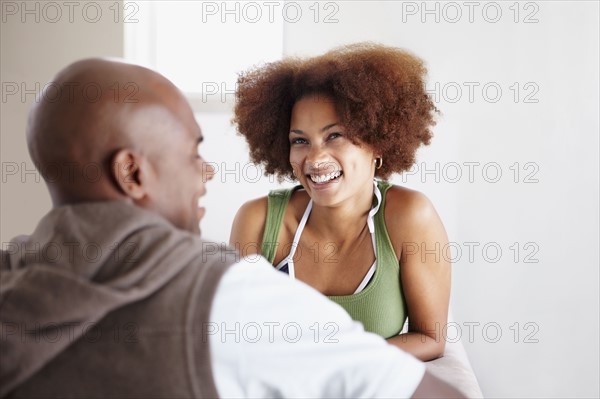 Couple talking. Photographer: momentimages