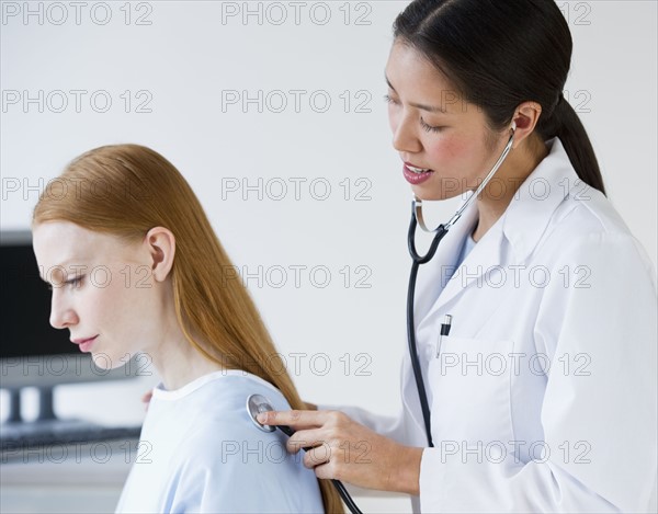 Doctor and patient at checkup.