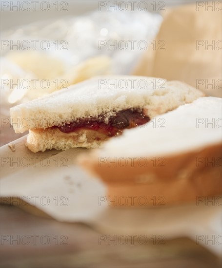Peanut butter and jelly sandwich. Photographe : Jamie Grill