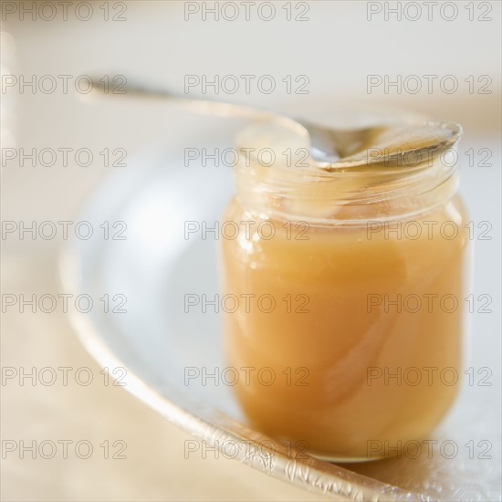 Jar of apple sauce. Photographe : Jamie Grill