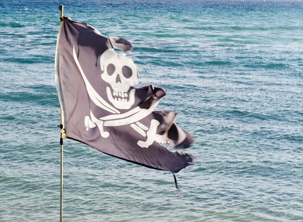 Tattered pirate flag. Photographe : Jamie Grill