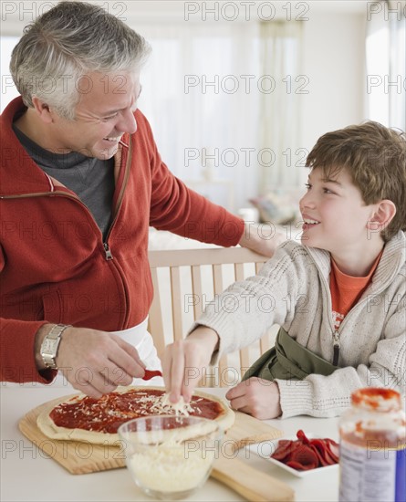 Father and son making pizza. Photographe : Jamie Grill