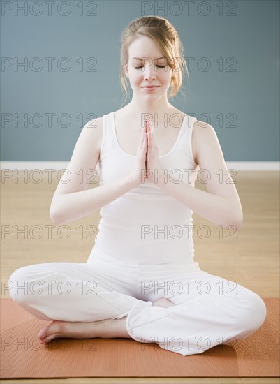 Woman meditating. Photographe : Jamie Grill