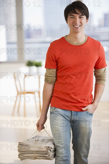 Man drinking beer. Photographe : Daniel Grill