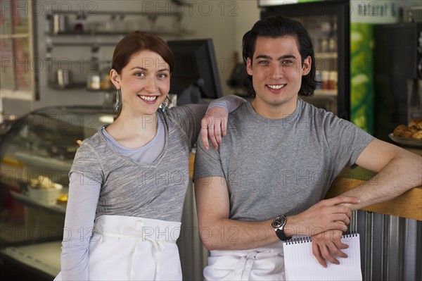 Workers in coffee shop. Photographe : Daniel Grill