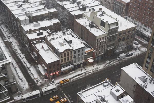 Urban rooftops in winter. Photographe : fotog