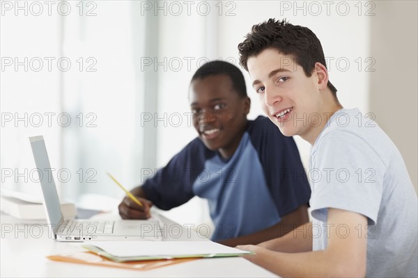 Students in classroom. Photographe : momentimages