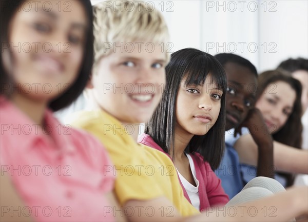 Students sitting in a row. Photographe : momentimages