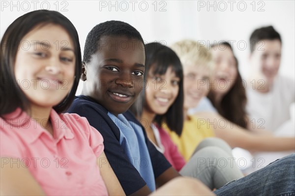 Students sitting in a row. Photographe : momentimages