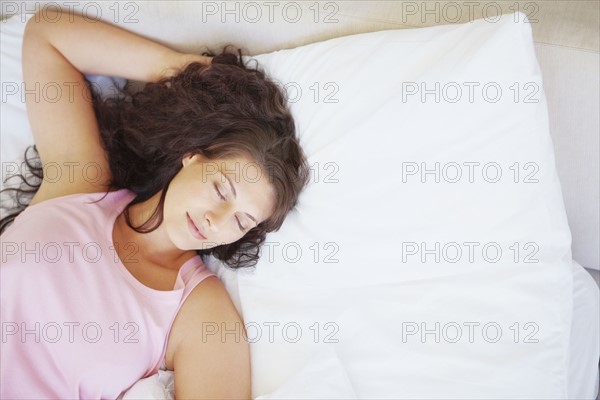 Woman resting. Photographe : momentimages