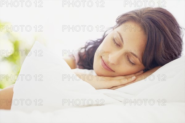 Woman napping. Photographe : momentimages