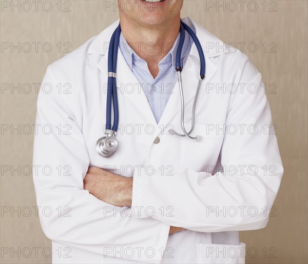 Cropped portrait of a doctor. Photographe : momentimages