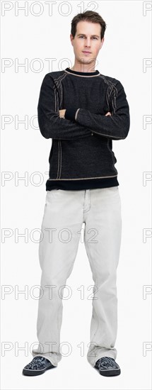 Portrait of a casual young man. Photographe : momentimages