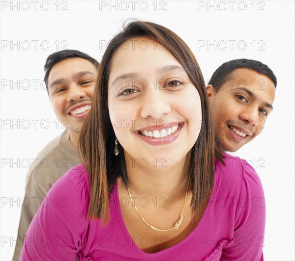 Three smiling people. Photographe : momentimages