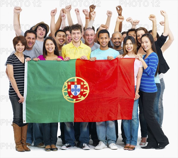 People holding flag. Photographe : momentimages