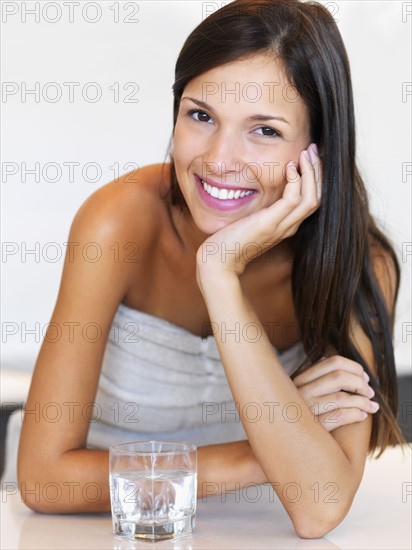 Woman wearing towel. Photographe : momentimages