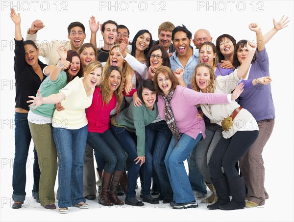 Group of people cheering. Photographe : momentimages