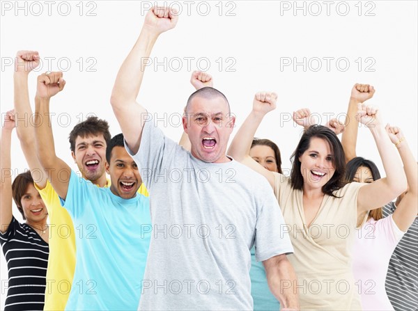 Group of people cheering. Photographe : momentimages