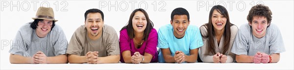 Group of laughing friends. Photographe : momentimages
