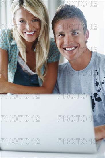 Students working on laptop. Photographe : momentimages