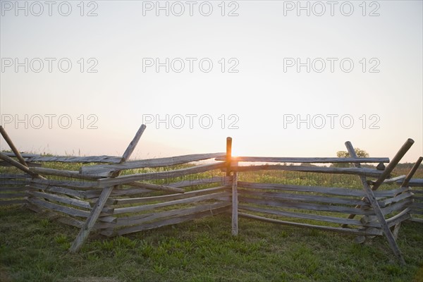 Old wooden fence. Photographe : Chris Hackett