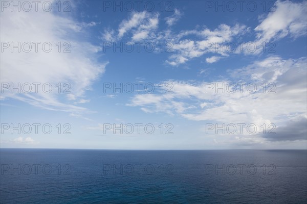 Horizon over water. Photographe : Chris Hackett