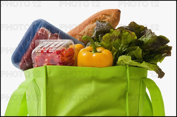Full grocery bag. Photographe : Mike Kemp