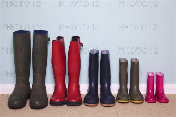 Row of rubber boots. Photographe : RTimages