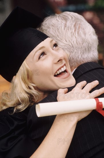 Graduate embracing her father. Photographe : Rob Lewine