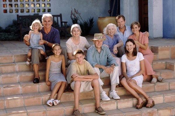 Family portrait on the steps. Photographe : Rob Lewine