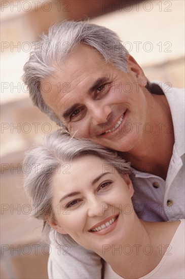 Portrait of a happy couple. Photographe : Rob Lewine