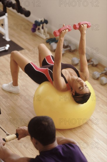 People working out in a gym. Photographe : Rob Lewine