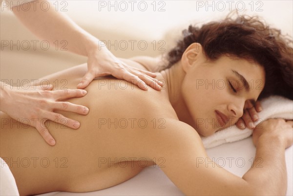 Woman enjoying a massage. Photographe : Rob Lewine