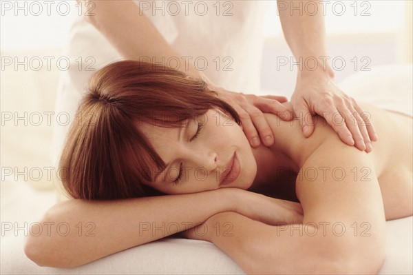 Woman enjoying a massage. Photographe : Rob Lewine