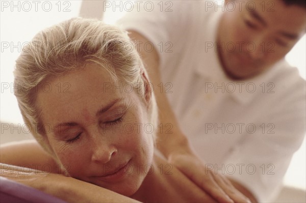 Woman enjoying a massage. Photographe : Rob Lewine