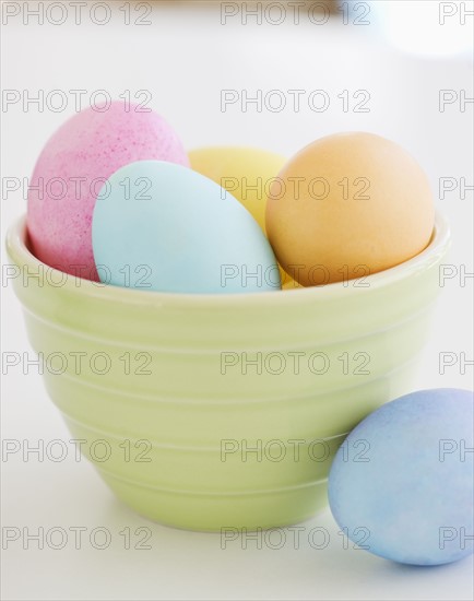 Dyed Easter eggs in bowl. Photo : Jamie Grill