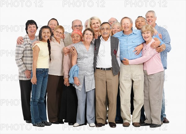 A group people with their arms around each other. Photo : momentimages