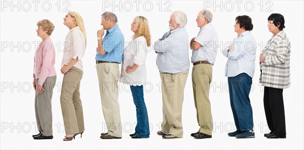 People standing in a line. Photo : momentimages