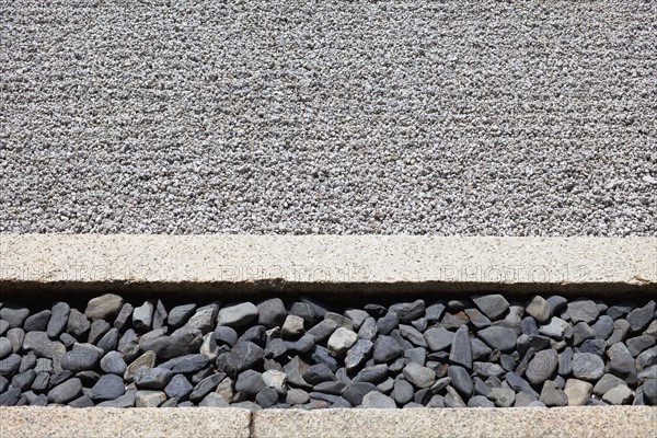 Rocks and concrete. Photo : Lucas Lenci Photo
