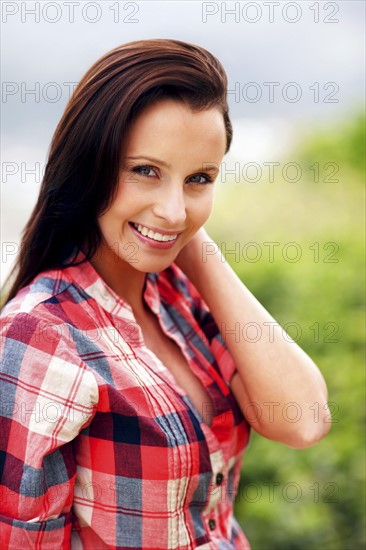Portrait of a beautiful brunette woman. Photo : momentimages